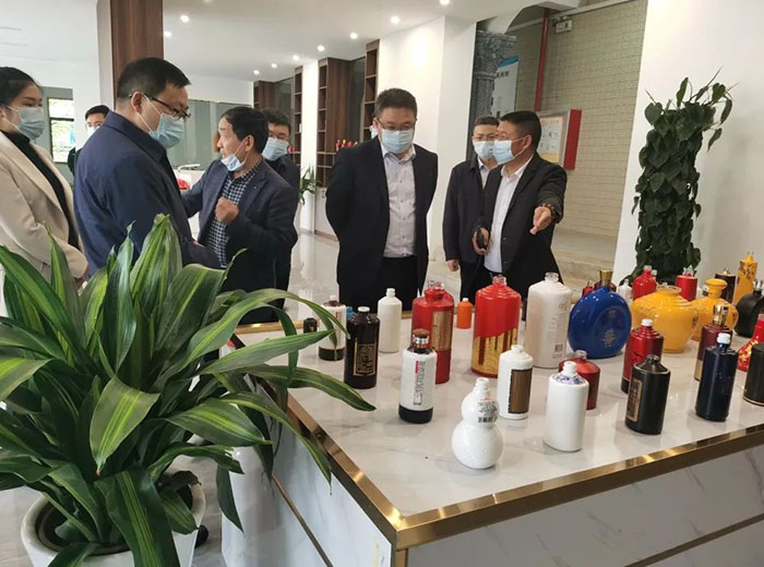 茅臺集團黨委委員、副總經理吳浩軍及播州區委書記陳松等領導一行蒞臨首創公司參觀指導工作